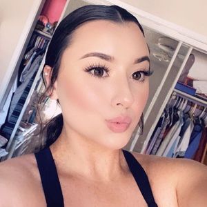 Meet your Posher, Alexis